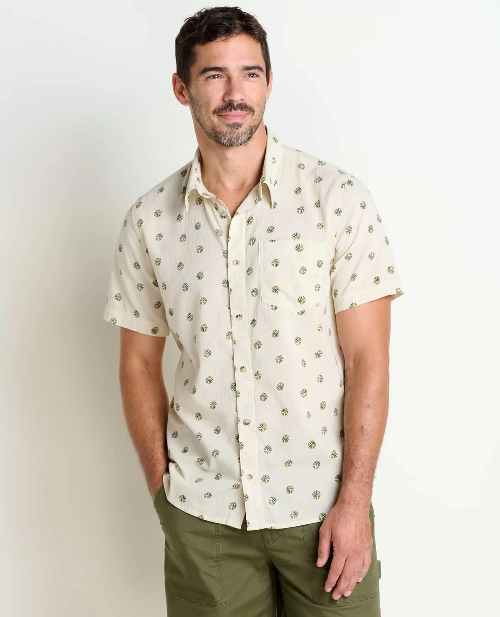 Men’s Fletcher Lightweight Travel Short Sleeve Shirt in Acorn Scenic Print